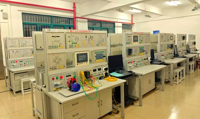 智能制造專(zhuān)業(yè)與實(shí)訓(xùn)室 智能工廠(chǎng)的核心培訓(xùn)基地與網(wǎng)絡(luò)技術(shù)服務(wù)